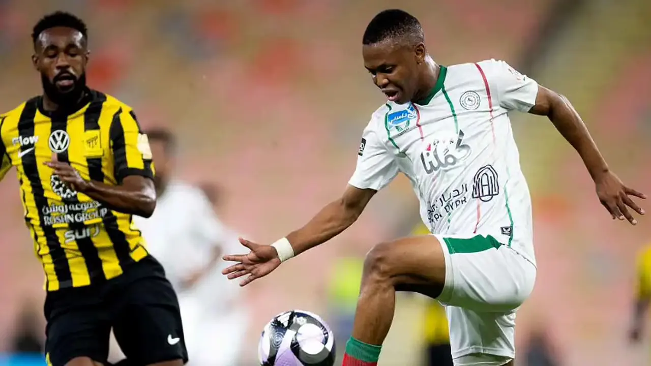 الاتحاد يتحدى الاتفاق في الجولة 33 من دوري روشن اليوم